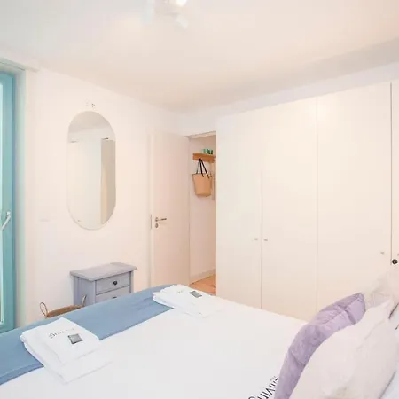 Liiiving In - Boho Blue Apartment Porto